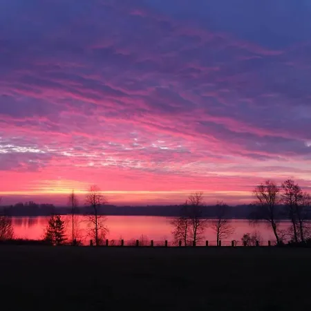 Апартаменты Wodna Ostoja Z Pokojem Zabaw Nad Jeziorem *