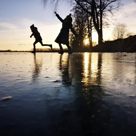 Апартаменты Wodna Ostoja Z Pokojem Zabaw Nad Jeziorem *